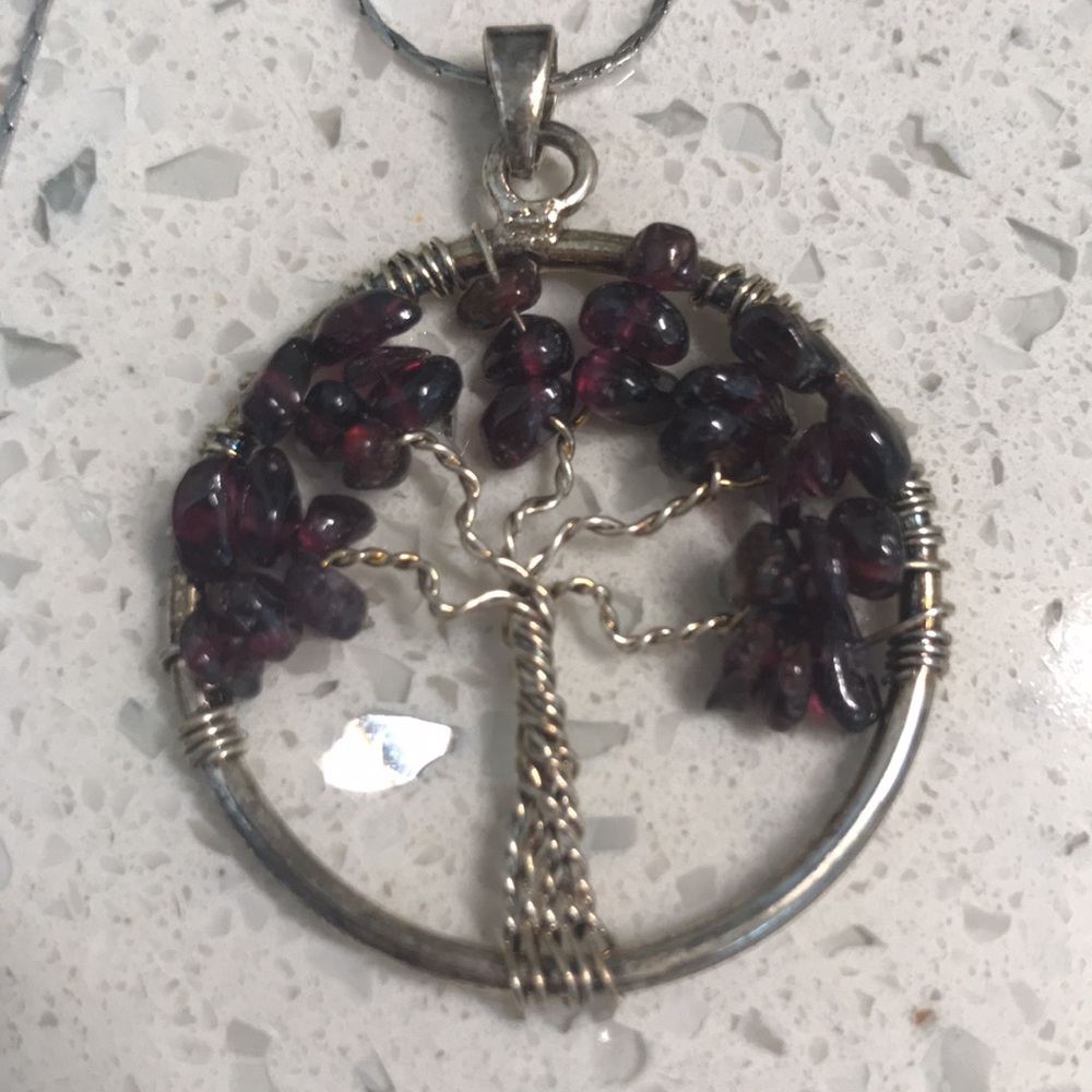 NWOT 18k necklace with (garnet?) round pendant